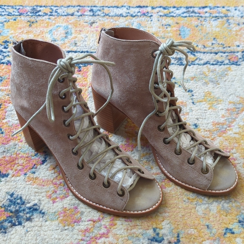 Jeffrey Campbell Cors Suede Leather Lace Up Peep Toe Ankle Booties Light Grey 9